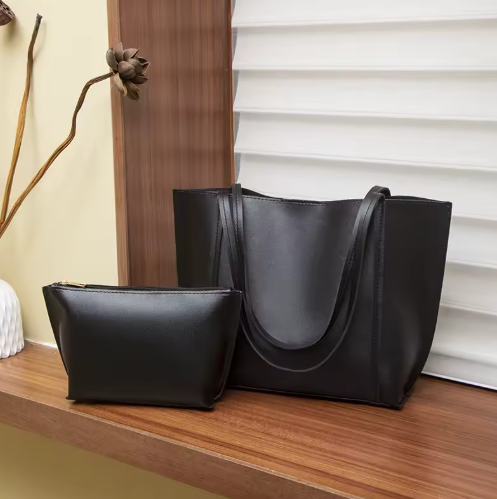 Borsa a spalla e pochette da viaggio