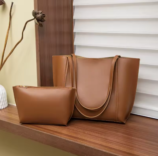 Borsa a spalla e pochette da viaggio