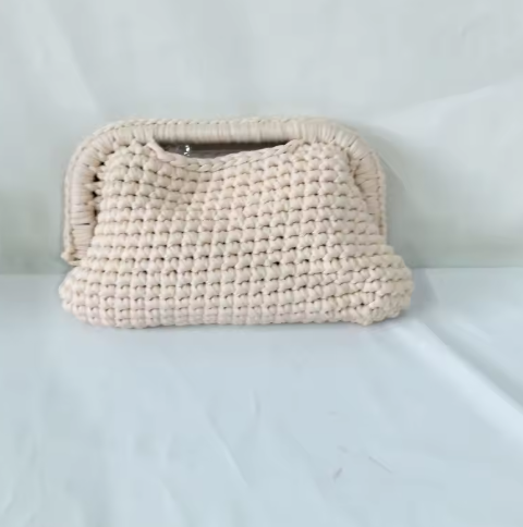 Borsa all'uncinetto realizzata a mano