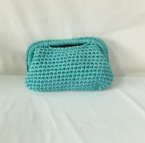 Borsa all'uncinetto realizzata a mano