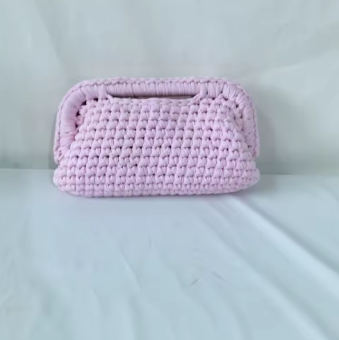 Borsa all'uncinetto realizzata a mano