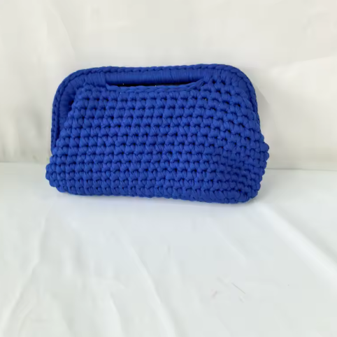 Borsa all'uncinetto realizzata a mano