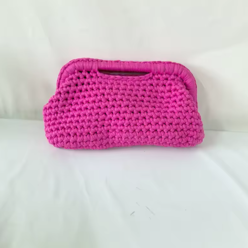 Borsa all'uncinetto realizzata a mano