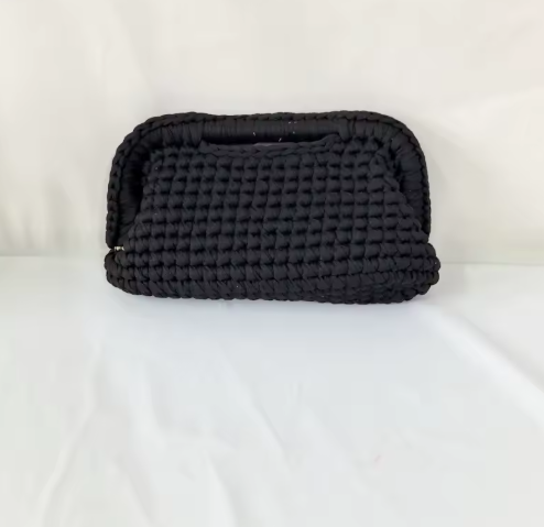 Borsa all'uncinetto realizzata a mano